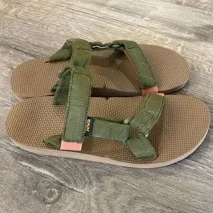 NEW Mens TEVA UNIVERSAL SLIDE PUFF Winter Moss US Size 9 WATER STRAP SANDALS Amazon.com | Teva Men main image 3